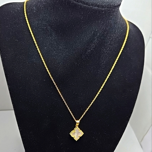 Adornia Adjustable 14K Gold Plated Flower Imitation Mother of Pearl Necklace 18" - Picture 3 of 9